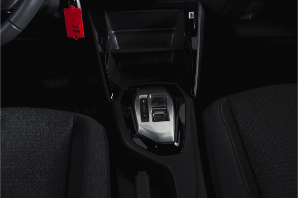 Peugeot 2008 1.2 Hybrid 136 Style | Cruise | PDC | Carplay/Android | ECC |
