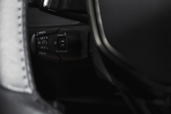 Peugeot 2008 1.2 Hybrid 136 Style | Cruise | PDC | Carplay/Android | ECC |