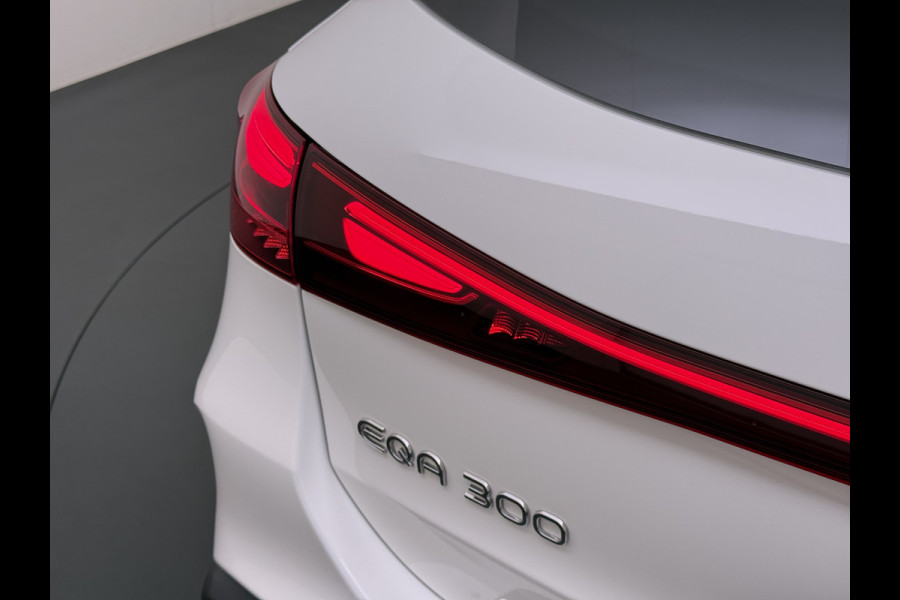 Mercedes-Benz EQA EQA 300 4MATIC AMG Line 71 kWh | Pano Carplay Winterpakket