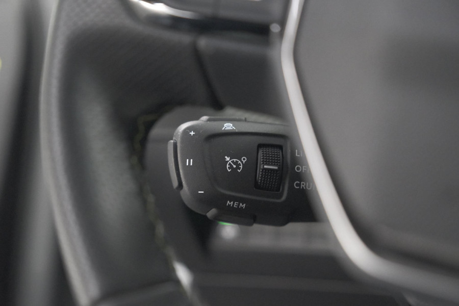 Peugeot 2008 1.2 Hybrid 145 GT | 360 Camera | Adaptieve Cruise control | Dodehoekdetectie | Navigatie