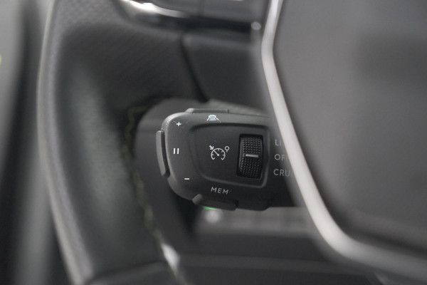 Peugeot 2008 1.2 Hybrid 145 GT | 360 Camera | Adaptieve Cruise control | Dodehoekdetectie | Navigatie