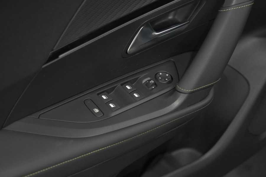 Peugeot 2008 1.2 Hybrid 145 GT | 360 Camera | Adaptieve Cruise control | Dodehoekdetectie | Navigatie