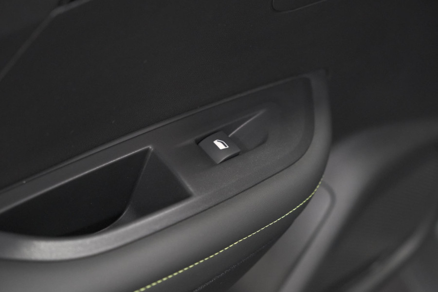 Peugeot 2008 1.2 Hybrid 145 GT | 360 Camera | Adaptieve Cruise control | Dodehoekdetectie | Navigatie