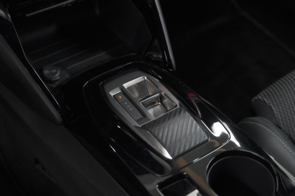Peugeot 2008 1.2 Hybrid 145 GT | 360 Camera | Adaptieve Cruise control | Dodehoekdetectie | Navigatie