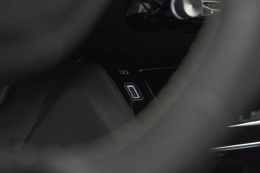 Peugeot 2008 1.2 Hybrid 145 GT | 360 Camera | Adaptieve Cruise control | Dodehoekdetectie | Navigatie