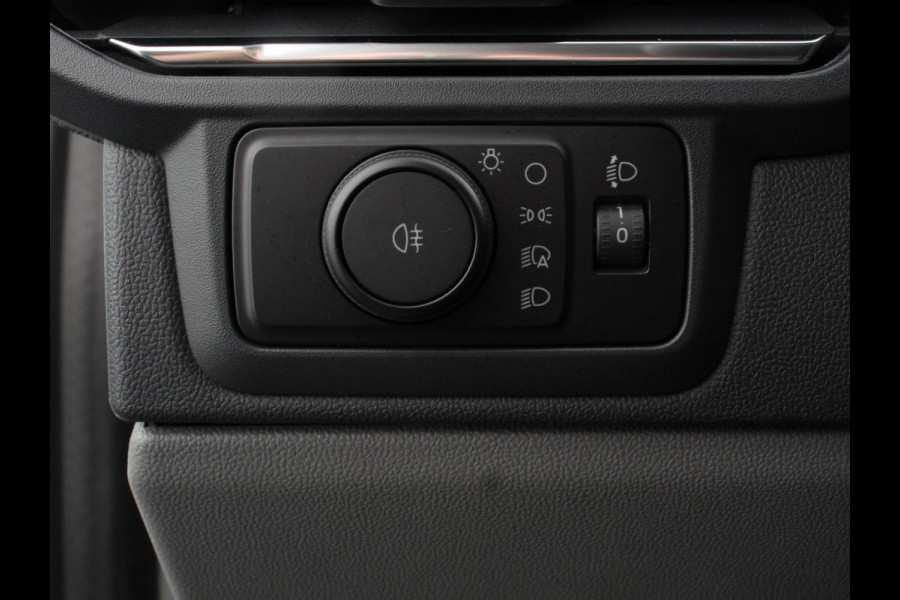 Ford E-Transit Custom 340 L2H1 Limited 65 kWh 8 persoons Automaat Cruise Control Airco Lichtmetalen Velgen