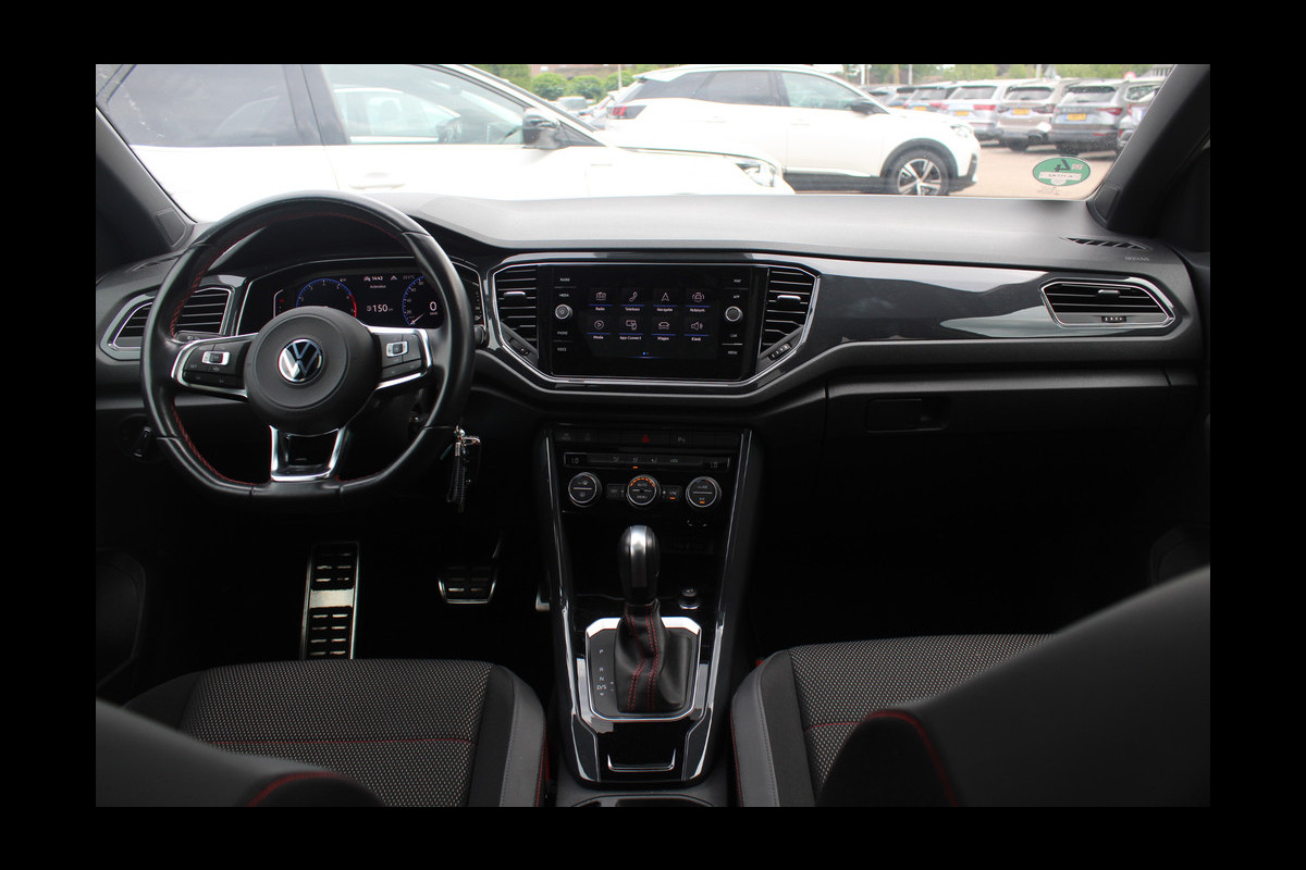 Volkswagen T-Roc 1.5 TSI Sport Business R / Camera / CarPlay / Virtual Cockpit / Sportstoelen / 18'' / LED / DAB / ACC