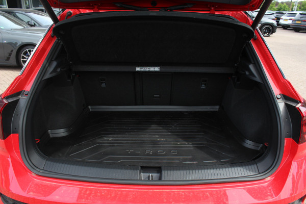 Volkswagen T-Roc 1.5 TSI Sport Business R / Camera / CarPlay / Virtual Cockpit / Sportstoelen / 18'' / LED / DAB / ACC