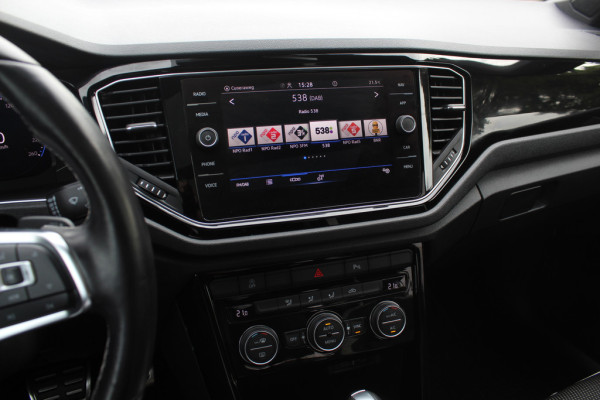 Volkswagen T-Roc 1.5 TSI Sport Business R / Camera / CarPlay / Virtual Cockpit / Sportstoelen / 18'' / LED / DAB / ACC