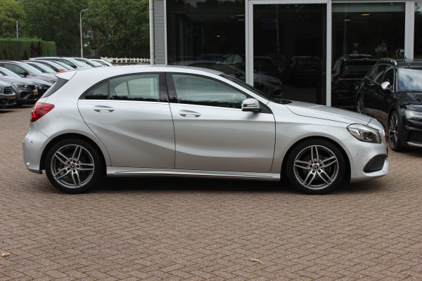 Mercedes-Benz A-Klasse 180 Sport Edition AMG / Camera / Navigatie / Leder&Alcantara / 18'' / Stoelverwarming / Cruise Control