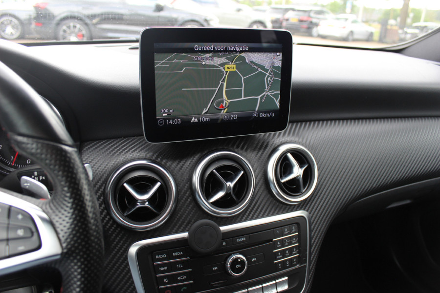 Mercedes-Benz A-Klasse 180 Sport Edition AMG / Camera / Navigatie / Leder&Alcantara / 18'' / Stoelverwarming / Cruise Control