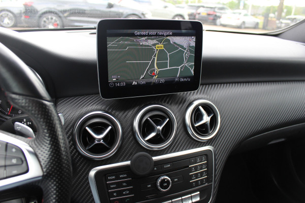 Mercedes-Benz A-Klasse 180 Sport Edition AMG / Camera / Navigatie / Leder&Alcantara / 18'' / Stoelverwarming / Cruise Control