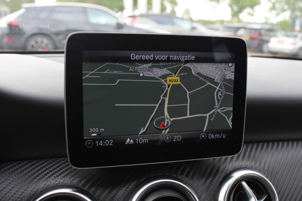 Mercedes-Benz A-Klasse 180 Sport Edition AMG / Camera / Navigatie / Leder&Alcantara / 18'' / Stoelverwarming / Cruise Control