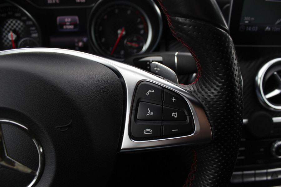 Mercedes-Benz A-Klasse 180 Sport Edition AMG / Camera / Navigatie / Leder&Alcantara / 18'' / Stoelverwarming / Cruise Control