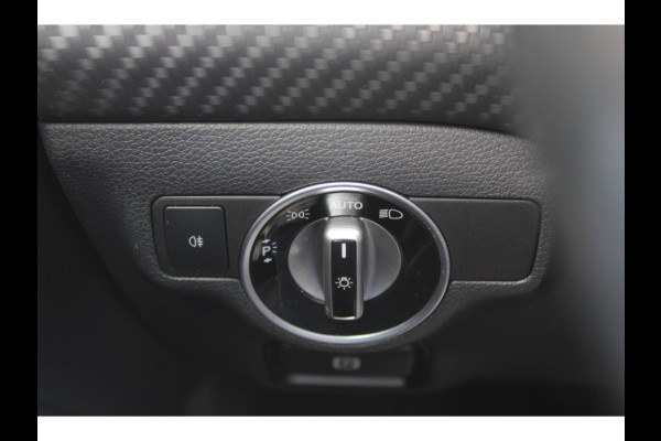 Mercedes-Benz A-Klasse 180 Sport Edition AMG / Camera / Navigatie / Leder&Alcantara / 18'' / Stoelverwarming / Cruise Control