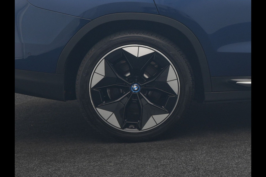 BMW iX3 High Executive 80 kWh 286pk Dealer O.H | Panodak | Head Up | Adaptive Cruise | 360 Camera | Harman / Kardon | Lederen Sportstoelen Memory & Verwarmd | Keyless | Apple Carplay | Blis | Sfeerverlichting | DAB | Navigatie | 20"L.M |