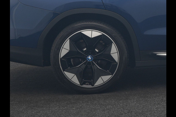 BMW iX3 High Executive 80 kWh 286pk Dealer O.H | Panodak | Head Up | Adaptive Cruise | 360 Camera | Harman / Kardon | Lederen Sportstoelen Memory & Verwarmd | Keyless | Apple Carplay | Blis | Sfeerverlichting | DAB | Navigatie | 20"L.M |