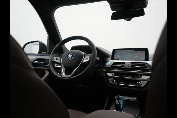 BMW iX3 High Executive 80 kWh 286pk Dealer O.H | Panodak | Head Up | Adaptive Cruise | 360 Camera | Harman / Kardon | Lederen Sportstoelen Memory & Verwarmd | Keyless | Apple Carplay | Blis | Sfeerverlichting | DAB | Navigatie | 20"L.M |