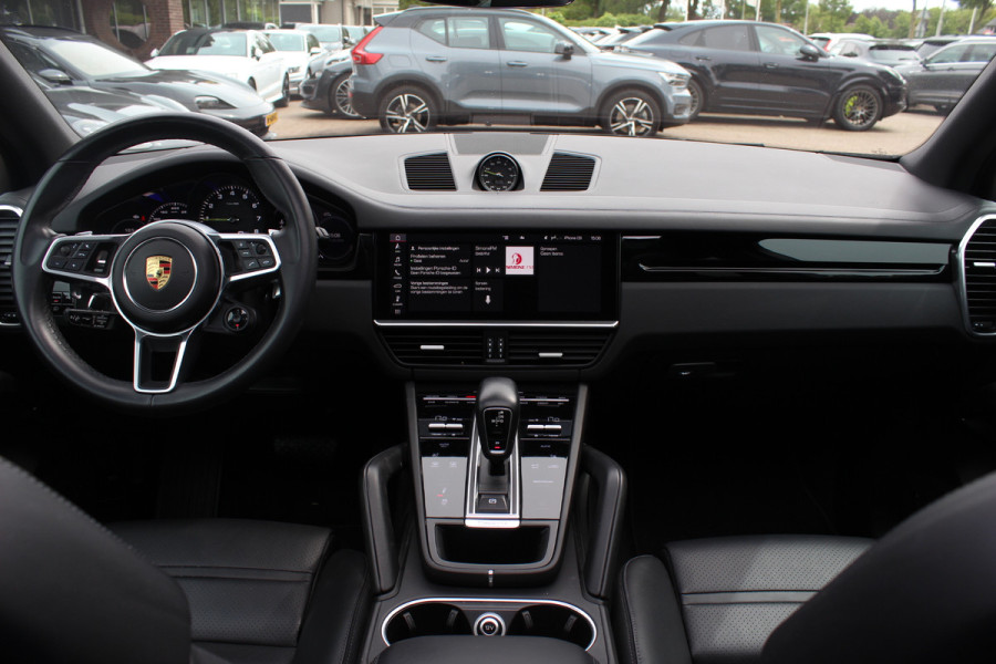 Porsche Cayenne 3.0 E-Hybrid / Panoramadak / Camera / Head-up / Leder / 21'' / Luchtvering / Bose / Sportuitlaat / Sportchrono / Stuur+Stoelverwamring / Dodehoek / DAB / ACC