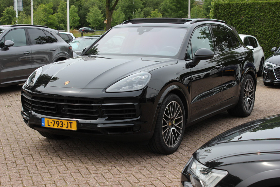 Porsche Cayenne 3.0 E-Hybrid / Panoramadak / Camera / Head-up / Leder / 21'' / Luchtvering / Bose / Sportuitlaat / Sportchrono / Stuur+Stoelverwamring / Dodehoek / DAB / ACC