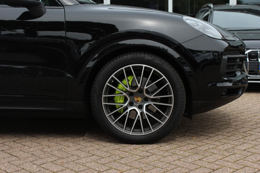 Porsche Cayenne 3.0 E-Hybrid / Panoramadak / Camera / Head-up / Leder / 21'' / Luchtvering / Bose / Sportuitlaat / Sportchrono / Stuur+Stoelverwamring / Dodehoek / DAB / ACC