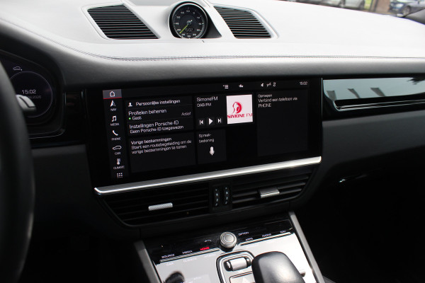 Porsche Cayenne 3.0 E-Hybrid / Panoramadak / Camera / Head-up / Leder / 21'' / Luchtvering / Bose / Sportuitlaat / Sportchrono / Stuur+Stoelverwamring / Dodehoek / DAB / ACC