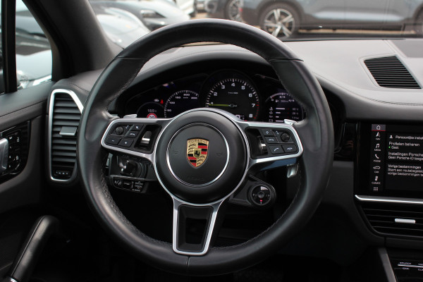 Porsche Cayenne 3.0 E-Hybrid / Panoramadak / Camera / Head-up / Leder / 21'' / Luchtvering / Bose / Sportuitlaat / Sportchrono / Stuur+Stoelverwamring / Dodehoek / DAB / ACC