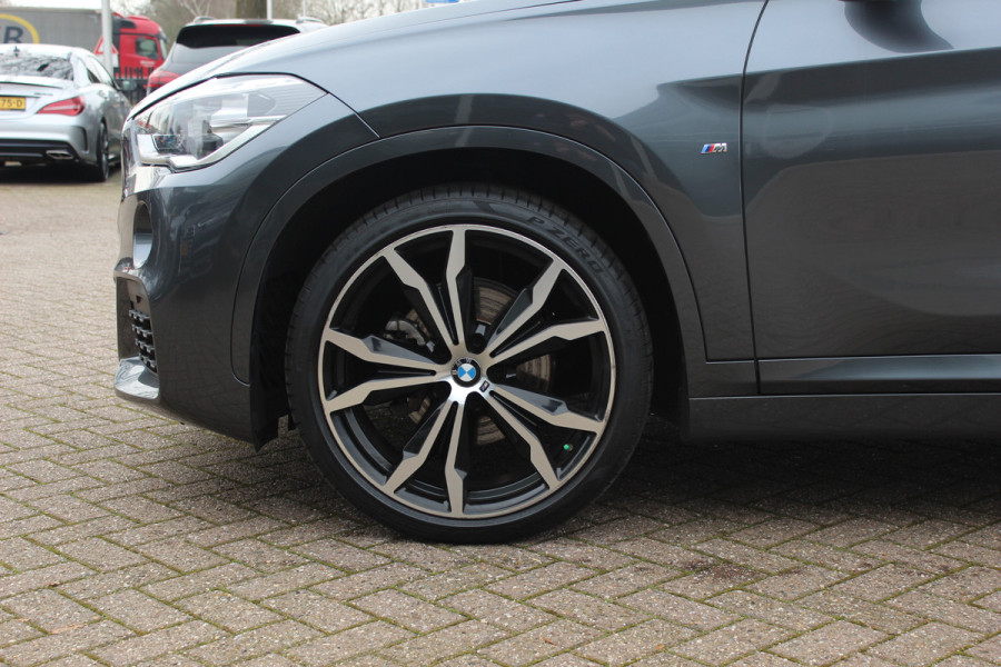 BMW X1 sDrive18i Executive Ed. M Sport / Trekhaak / Camera / Head-up / Alcantara / Navigatie / Sportstoelen / Getint glas / Cruise Control