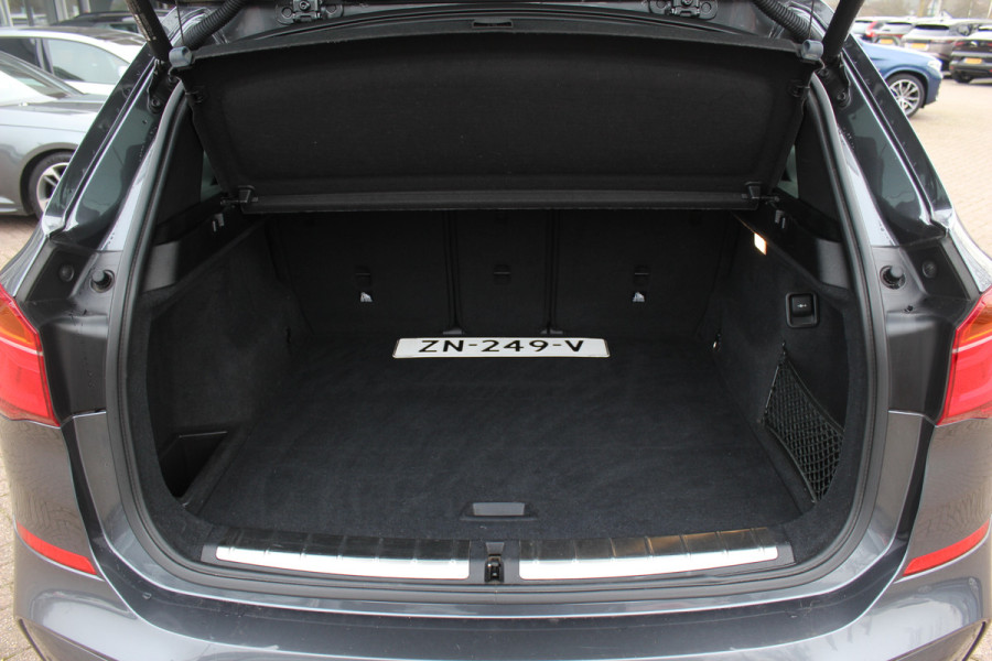 BMW X1 sDrive18i Executive Ed. M Sport / Trekhaak / Camera / Head-up / Alcantara / Navigatie / Sportstoelen / Getint glas / Cruise Control
