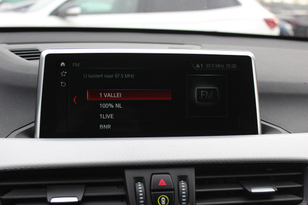 BMW X1 sDrive18i Executive Ed. M Sport / Trekhaak / Camera / Head-up / Alcantara / Navigatie / Sportstoelen / Getint glas / Cruise Control