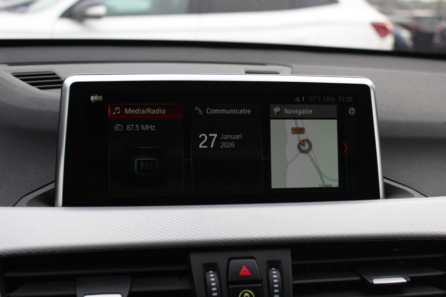 BMW X1 sDrive18i Executive Ed. M Sport / Trekhaak / Camera / Head-up / Alcantara / Navigatie / Sportstoelen / Getint glas / Cruise Control