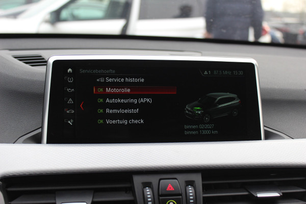 BMW X1 sDrive18i Executive Ed. M Sport / Trekhaak / Camera / Head-up / Alcantara / Navigatie / Sportstoelen / Getint glas / Cruise Control