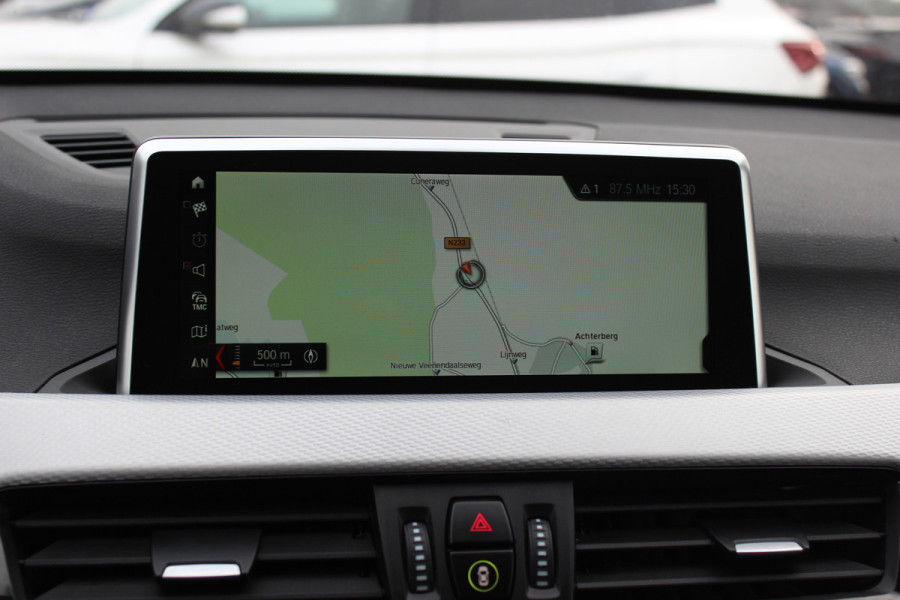 BMW X1 sDrive18i Executive Ed. M Sport / Trekhaak / Camera / Head-up / Alcantara / Navigatie / Sportstoelen / Getint glas / Cruise Control