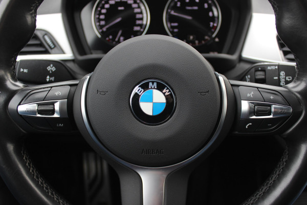 BMW X1 sDrive18i Executive Ed. M Sport / Trekhaak / Camera / Head-up / Alcantara / Navigatie / Sportstoelen / Getint glas / Cruise Control