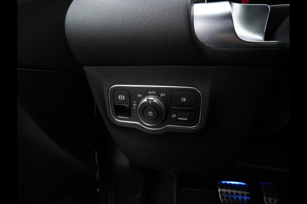 Mercedes-Benz Glb 200 Premium (INCL.BTW) Aut. *LEATHER-MICROFIBRE | FULL-LED | BLIND-SPOT | AMBIENT-LIGHT | WIDE-SCREEN-DIGICOCKPIT | HEATED-SPORTSEATS | CAMERA | KEYLESS | NAVI-FULLMAP | DAB+ | PRIVACY-GLASS | PDC | CRUI