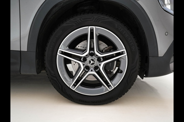 Mercedes-Benz Glb 200 Premium (INCL.BTW) Aut. *LEATHER-MICROFIBRE | FULL-LED | BLIND-SPOT | AMBIENT-LIGHT | WIDE-SCREEN-DIGICOCKPIT | HEATED-SPORTSEATS | CAMERA | KEYLESS | NAVI-FULLMAP | DAB+ | PRIVACY-GLASS | PDC | CRUI