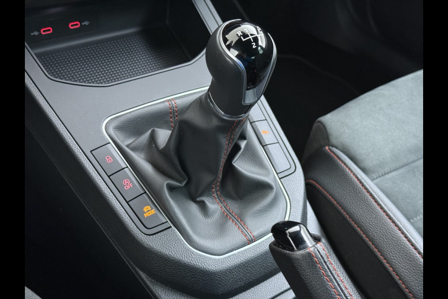 Seat Ibiza 1.0TSI 5Drs FR Adap.Cruise Camera Stoelverwarming Virtual Cockpit Ecc Navi Apple Carplay/Android Auto Business Intense Lmv Led Pdc Isofix DAB Licht-/regensensor Origineel Nederlandse Auto