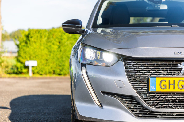 Peugeot e-208 EV Allure 50 kWh I carplay I Camera I 100% soh