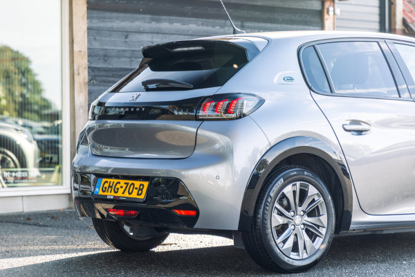 Peugeot e-208 EV Allure 50 kWh I carplay I Camera I 100% soh