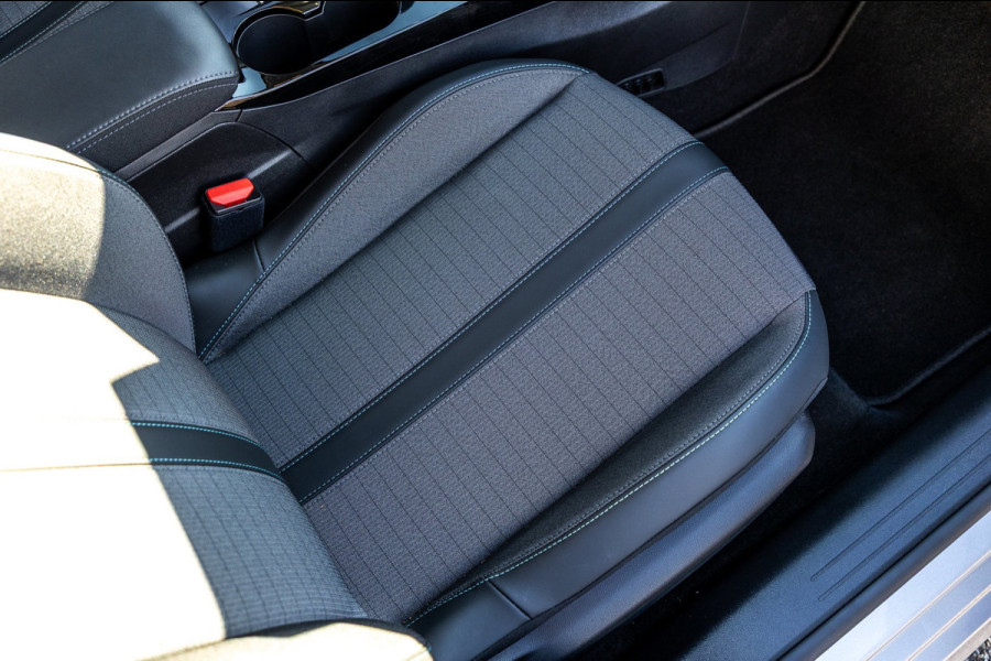 Peugeot e-208 EV Allure 50 kWh I carplay I Camera I 100% soh
