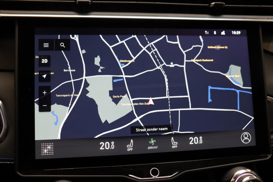 Lynk & Co 01 1.5 Automaat / SoH 95% / Zwarte Hemelbekleding / Panoramadak / LED koplampen / Lichtmetalen velgen 20" / Navigatiesysteem Full Map / Parkeer Assistent / Rijstrooksensor met correctie / Rondomzicht Camera / Digitaal Instrumentenpaneel / Stoelverwarming / Premium Audio / Trekhaak