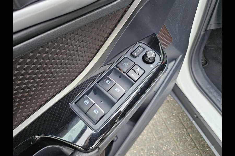 Toyota C-HR 1.8 Hybrid Executive Camera! Navigatie! Airco/Clima! Mooie/Nette Auto!