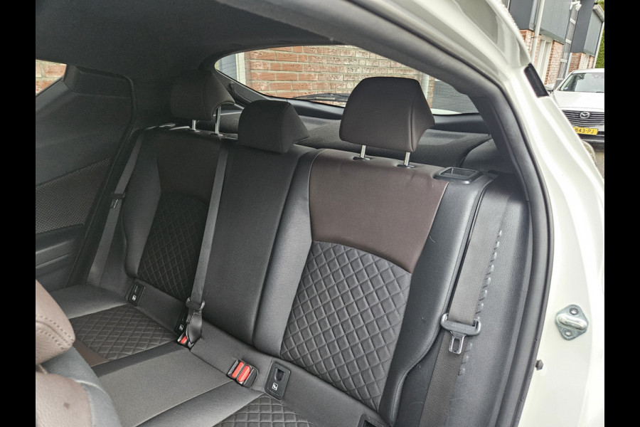 Toyota C-HR 1.8 Hybrid Executive Camera! Navigatie! Airco/Clima! Mooie/Nette Auto!