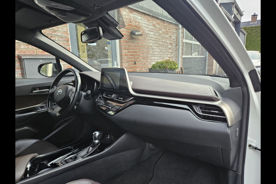 Toyota C-HR 1.8 Hybrid Executive Camera! Navigatie! Airco/Clima! Mooie/Nette Auto!