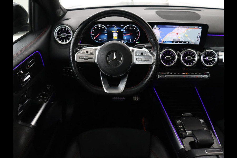 Mercedes-Benz GLB 200 Business Solution AMG | Panoramadak | Leder/alcantara | Memory Stoelverwarming | Adaptive cruise | Camera | Park assist | Sfeerverlichting | Carplay