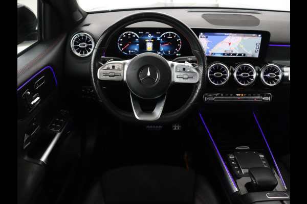 Mercedes-Benz GLB 200 Business Solution AMG | Panoramadak | Leder/alcantara | Memory Stoelverwarming | Adaptive cruise | Camera | Park assist | Sfeerverlichting | Carplay