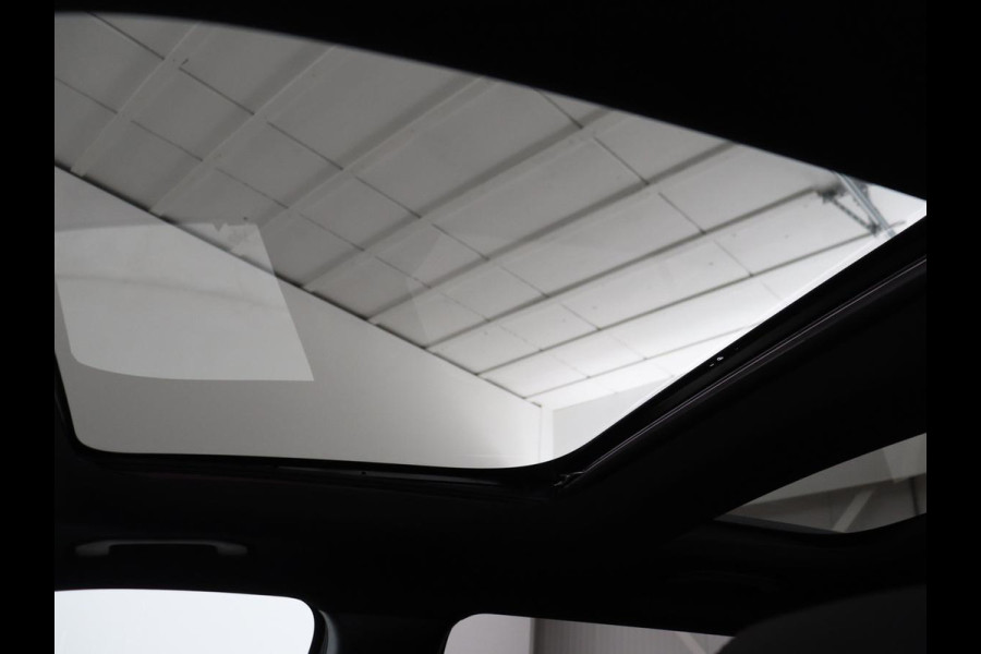 Mercedes-Benz GLB 200 Business Solution AMG | Panoramadak | Leder/alcantara | Memory Stoelverwarming | Adaptive cruise | Camera | Park assist | Sfeerverlichting | Carplay