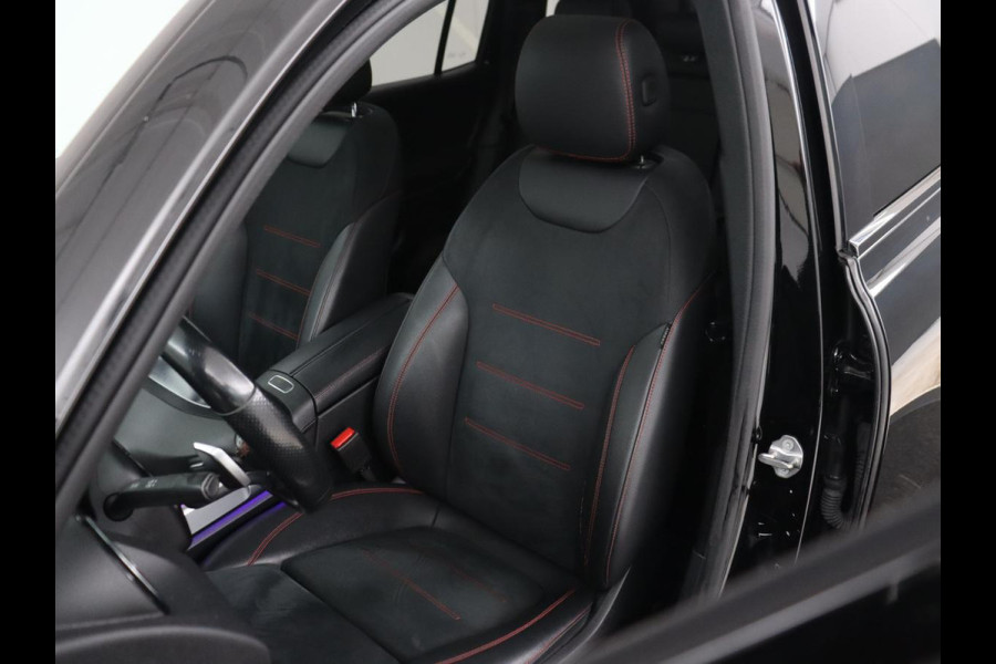 Mercedes-Benz GLB 200 Business Solution AMG | Panoramadak | Leder/alcantara | Memory Stoelverwarming | Adaptive cruise | Camera | Park assist | Sfeerverlichting | Carplay