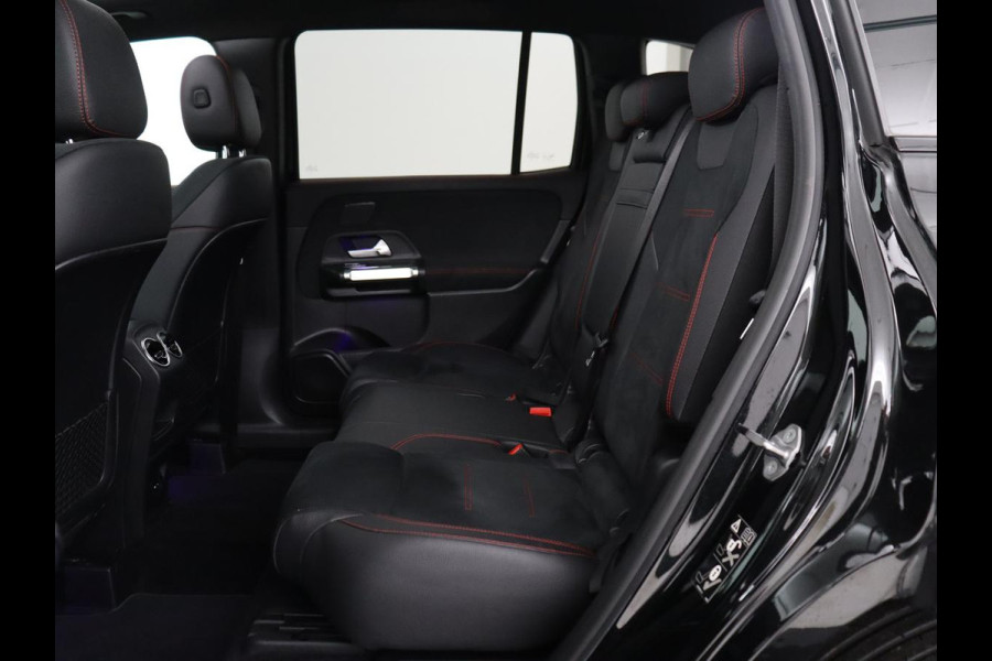 Mercedes-Benz GLB 200 Business Solution AMG | Panoramadak | Leder/alcantara | Memory Stoelverwarming | Adaptive cruise | Camera | Park assist | Sfeerverlichting | Carplay