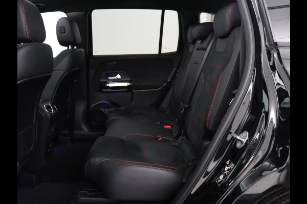 Mercedes-Benz GLB 200 Business Solution AMG | Panoramadak | Leder/alcantara | Memory Stoelverwarming | Adaptive cruise | Camera | Park assist | Sfeerverlichting | Carplay